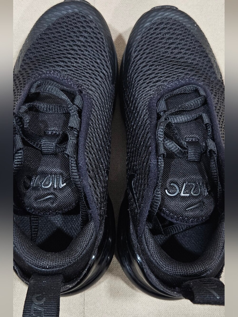 Nike Air 270 Black Mesh Running Sneakers with Subtle Swoosh - Picture 4 of 6